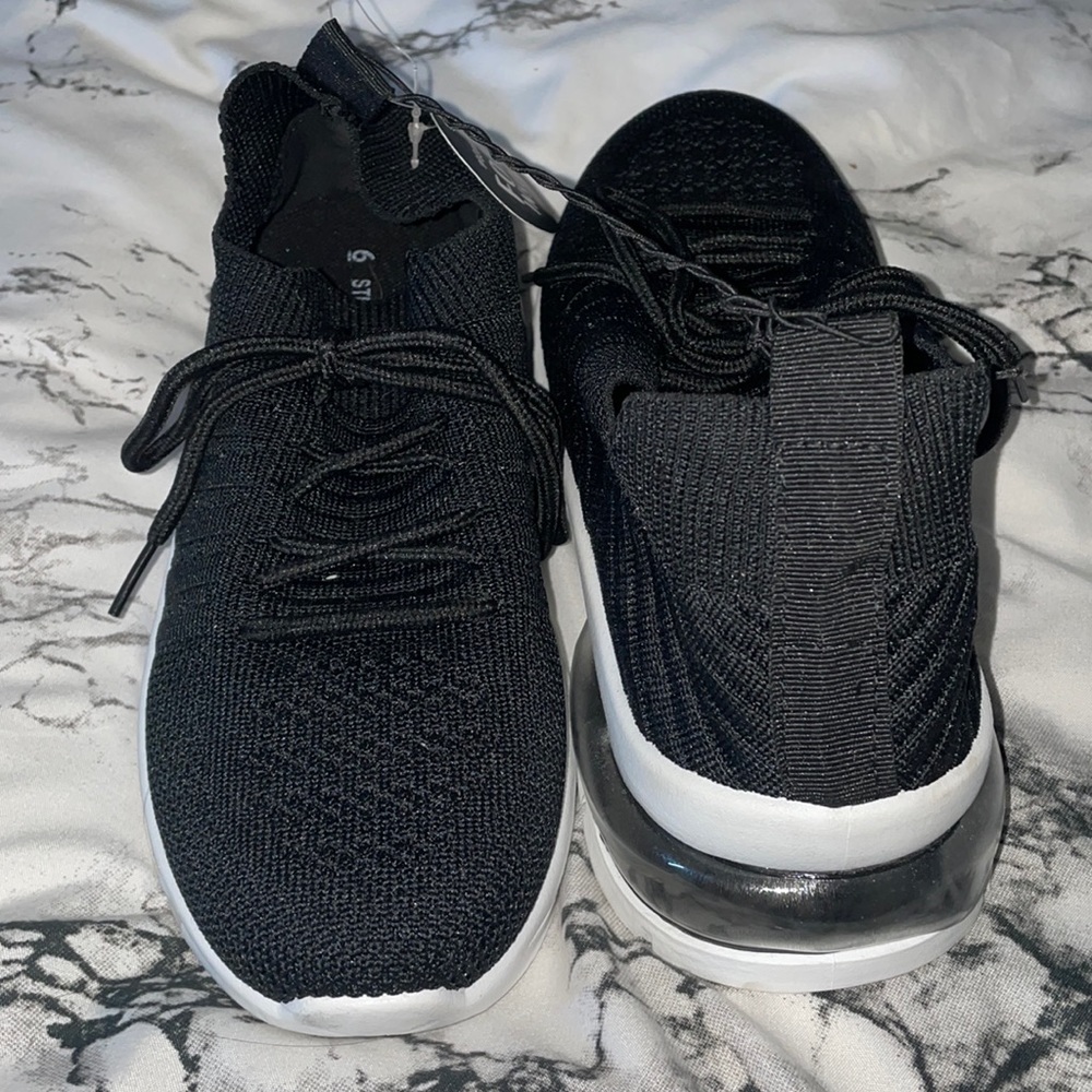 NWT Black Pull On Sneakers